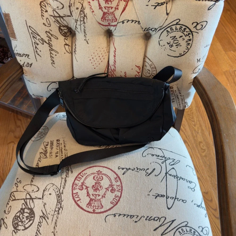 Lululemon All Night Festival Bag‎ Black Crossbody Messenger Nylon OS/TU